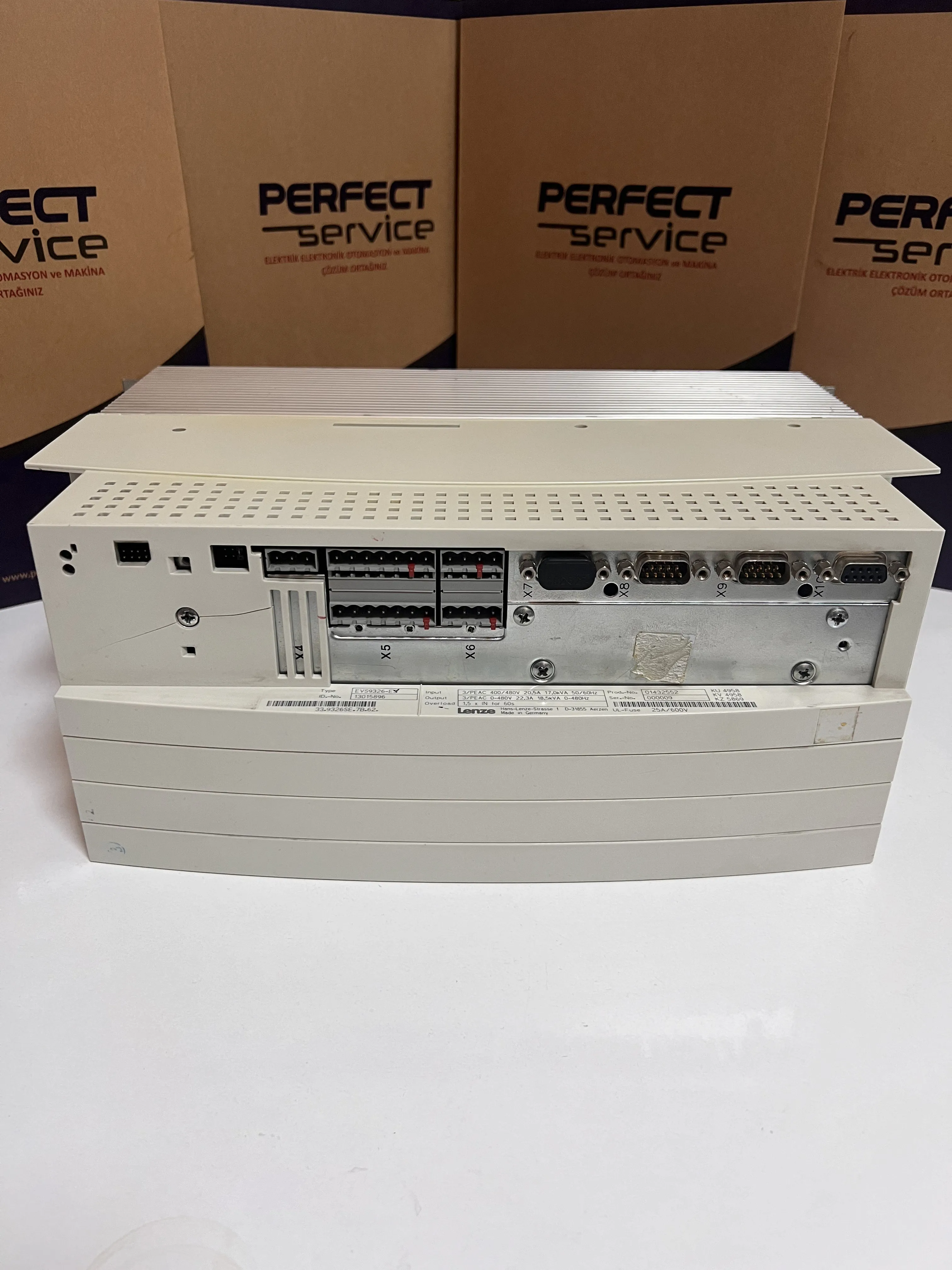 Lenze EVS-9326-EV Servo Sürücü – 9300 Serisi Endüstriyel Motor Kontrol Cihazı